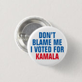 私がカマラに投票した事を責めるな 缶バッジ (正面&裏面)