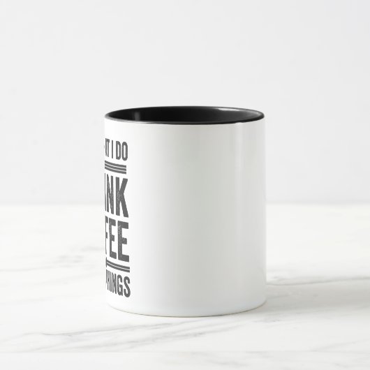 私がコーヒーのカフェインを飲むおもしろいのは マグカップ (中央)