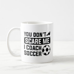 私がサッカーをコーチするのを怖がらせる必要はない コーヒーマグカップ