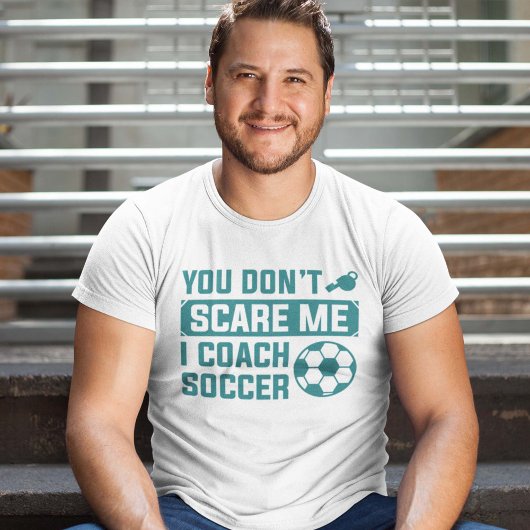私がサッカーをコーチするのを怖がらせる必要はない Tシャツ
