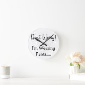 私がズボンを履いてるなんて心配しないで…引用文おもしろいホワイト ラウンド壁時計 (ホーム)
