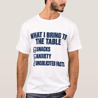 私がテーブルに持ってくるものはスナックと不安と事実 Tシャツ