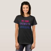 私がバイセクシュアルLGBTQ BiゲイBiゲイBLMであることを誰も知らない Tシャツ (正面フル)