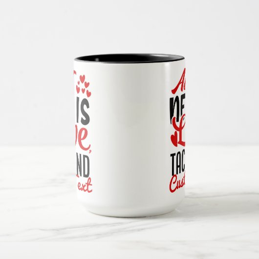 私がパーソナライズされた必要とするすべてのラブタコスとカスタム文字 マグカップ (中央)