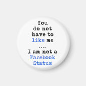 私がフェイスブックのステータスではない私を好きにする必要はない マグネット (正面)