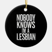 私がレズビアンのゲイプライドLBGTだって誰も知おもしろいらない セラミックオーナメント (正面)