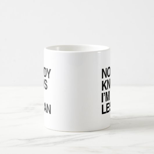 私がレズビアン- .pngであることをだれも知りません コーヒーマグカップ (中央)