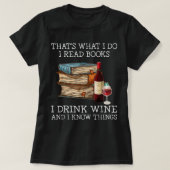 私がワインを飲む読と私が読む本はそれだ Tシャツ (デザイン正面)