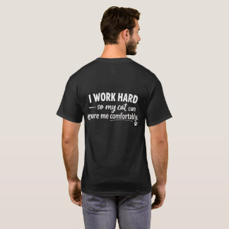 私が一生懸命働くのは私の猫が私を無視できるようにするためです Tシャツ