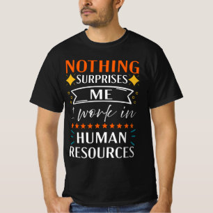 私が人間の情報源で働くのは何も驚かない Tシャツ