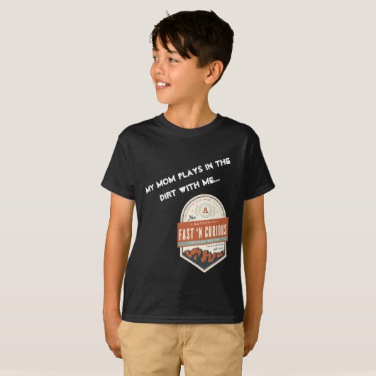 "私が付いている土の私のお母さんの演劇"。 子供のTシャツ Tシャツ (正面フル)
