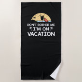 私が休暇中なので気にしないで ビーチタオル (正面)