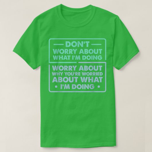 私が何をしているか心配するなおもしろいことわざ Tシャツ (デザイン正面)