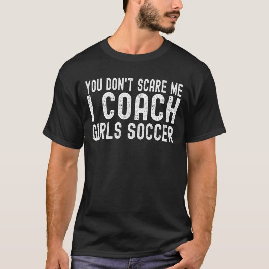 私が女子サッカーをコーチする怖がらないよ Tシャツ (正面)