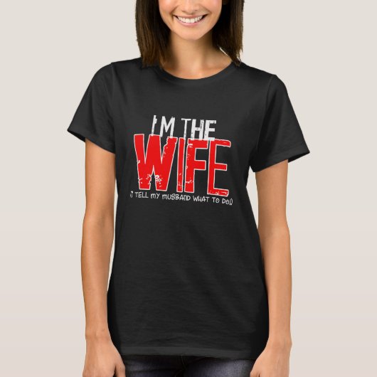 私が妻です - 私が夫に指示を出す Tシャツ (正面)