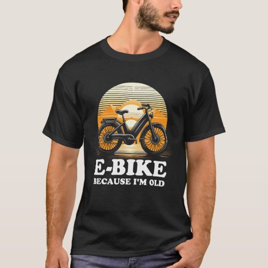私が年をとっているのでE-Bike Tシャツ (正面)