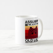 私が年老いた女性だと仮定するのが君の最初だった コーヒーマグカップ (正面右)