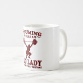 私が年配の女性だと思って重量挙げ女性 コーヒーマグカップ (正面右)