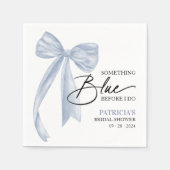 私が弓をする前に何か青い弓ブライダルシャワー スタンダードカクテルナプキン (正面)