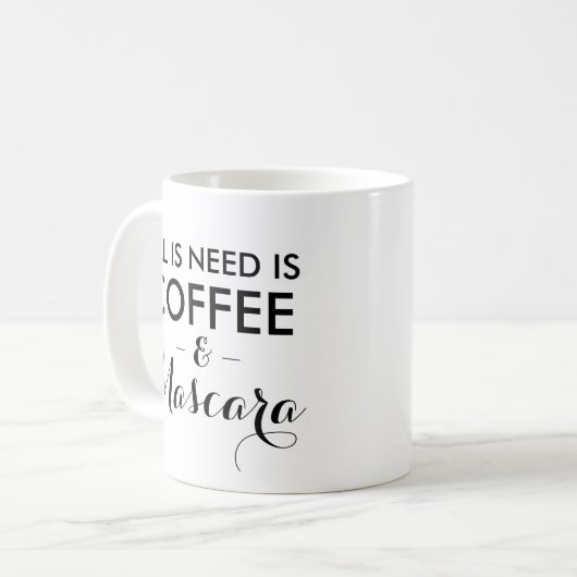 私が必要とするすべてはコーヒーおよびマスカラのおもしろいな引用文のhipstです コーヒーマグカップ (正面左)