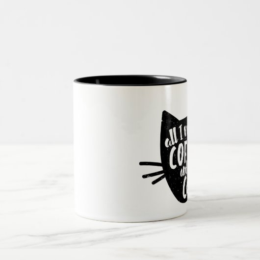 "私が必要とするすべてはコーヒーおよび私の猫"のマグです ツートーンマグカップ (中央)