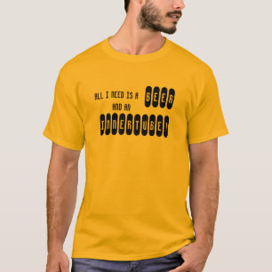 私が必要とするすべてはビールおよびINNERTUBEです! Tシャツ