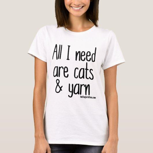 私が必要とするすべては猫およびヤーンです Tシャツ (正面)