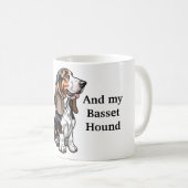 私が必要なのはコーヒーと私のバスセットハウンドだけだ コーヒーマグカップ (正面右)
