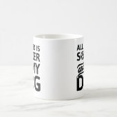 私が必要なのはサッカーと私の犬だけだ コーヒーマグカップ (中央)