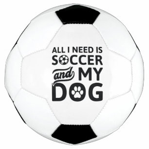 私が必要なのはサッカーと私の犬だけだ サッカーボール