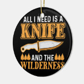 私が必要なのはナイフと野外の荒野だけ セラミックオーナメント (左)