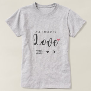 私が必要なのは愛だけだ Tシャツ