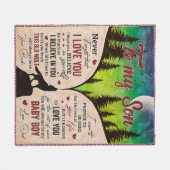 私が愛し忘れて決して – オオカミのパパに息子 フリースブランケット (正面(横))