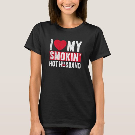 私が愛する女性の煙のような熱い夫おもしろい結婚した Tシャツ (正面)