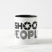 私が撮影する人々おもしろいフォトグラファー引用文 マグカップ (中央)