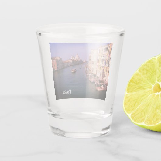 私が水の上でヴェネツィアのイタリアにいたらいいのに ショットグラス (裏面)
