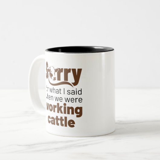 私が牛を働いている間に言ったことを謝る ツートーンマグカップ (正面左)