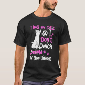 私が猫を抱きしめるのは、人を殴らないため Tシャツ
