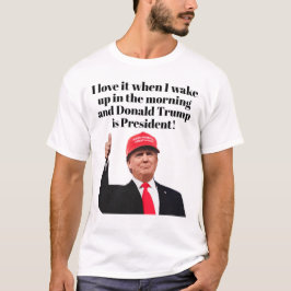 私が目を覚ますと大好きドナルド・トランプは大統領である Tシャツ