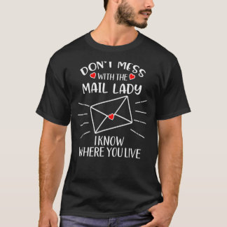 私が知っている郵便の女性と混乱しないように住んでいる Tシャツ