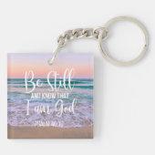 私が神であることを静かに知りなさい キーホルダー (裏面)