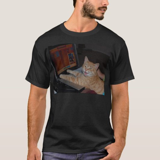 私が私のコーヒーを食べたまで待って下さい Tシャツ (正面)