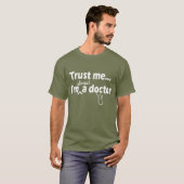 私が私ほとんど医者であることを信頼して下さい Tシャツ (正面フル)