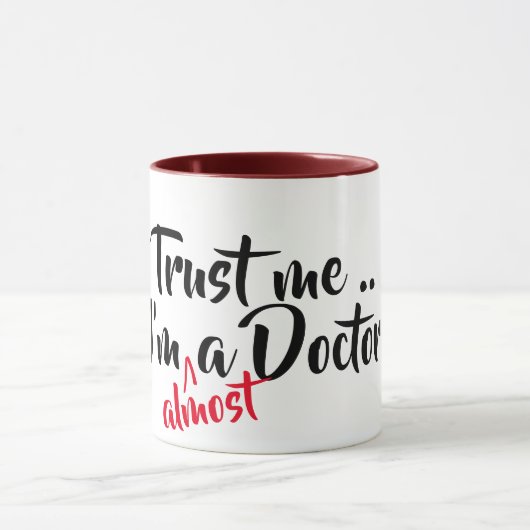 私が私ほとんど医者のクールな医学のしゃれのマグであることを信頼して下さい マグカップ (中央)