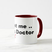 私が私ほとんど医者の医学のしゃれのおもしろマグカップであることを信頼して下さい マグカップ (正面右)