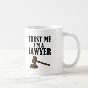 私が私弁護士のおもしろいな人のワイシャツであることを信頼して下さい コーヒーマグカップ