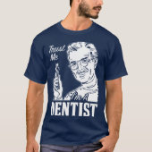 私が私歯科医の仕事のギフトの卒業のティーであることを信頼して下さい Tシャツ (正面)