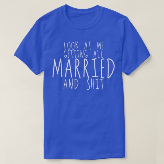 私が結婚するのを見て少し感傷的になってるぜ2 Tシャツ (デザイン正面)