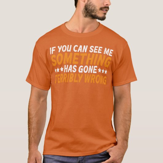 私が見えるということは何かが間違っている家族 Tシャツ (正面)