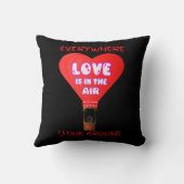 私が見る限り愛は空中にあるのまわりに クッション (裏面)